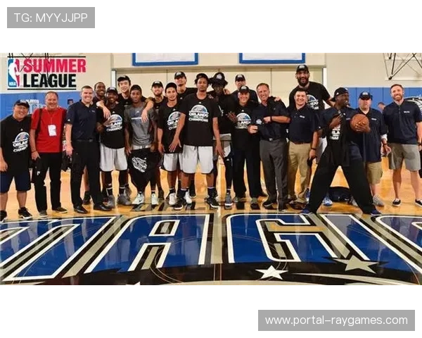 浙BA温州队主场激情燃动 球迷热情高涨商家市集人气爆棚